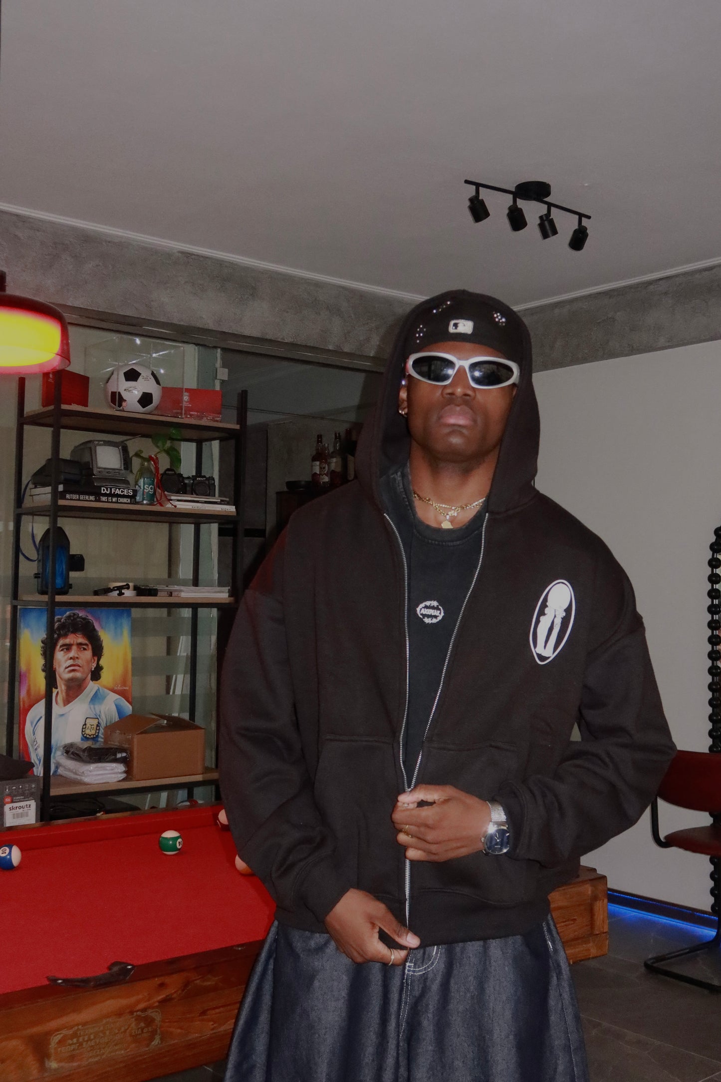 ULTIMATE CLASSIC ZIP HOODIE [BLACK]